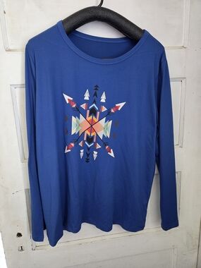 Blue Long Sleeve Tee with Colorful Geometric Star Graphic